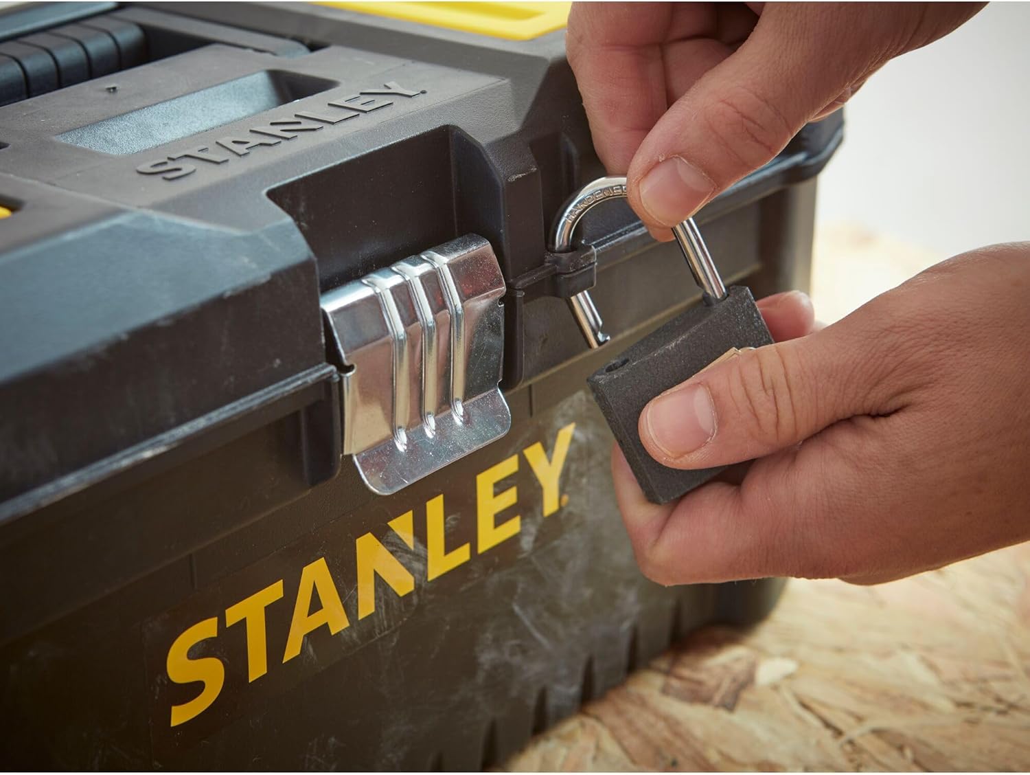 Stanley Kunstoffbox mit Organizern Metallschliessen (M)