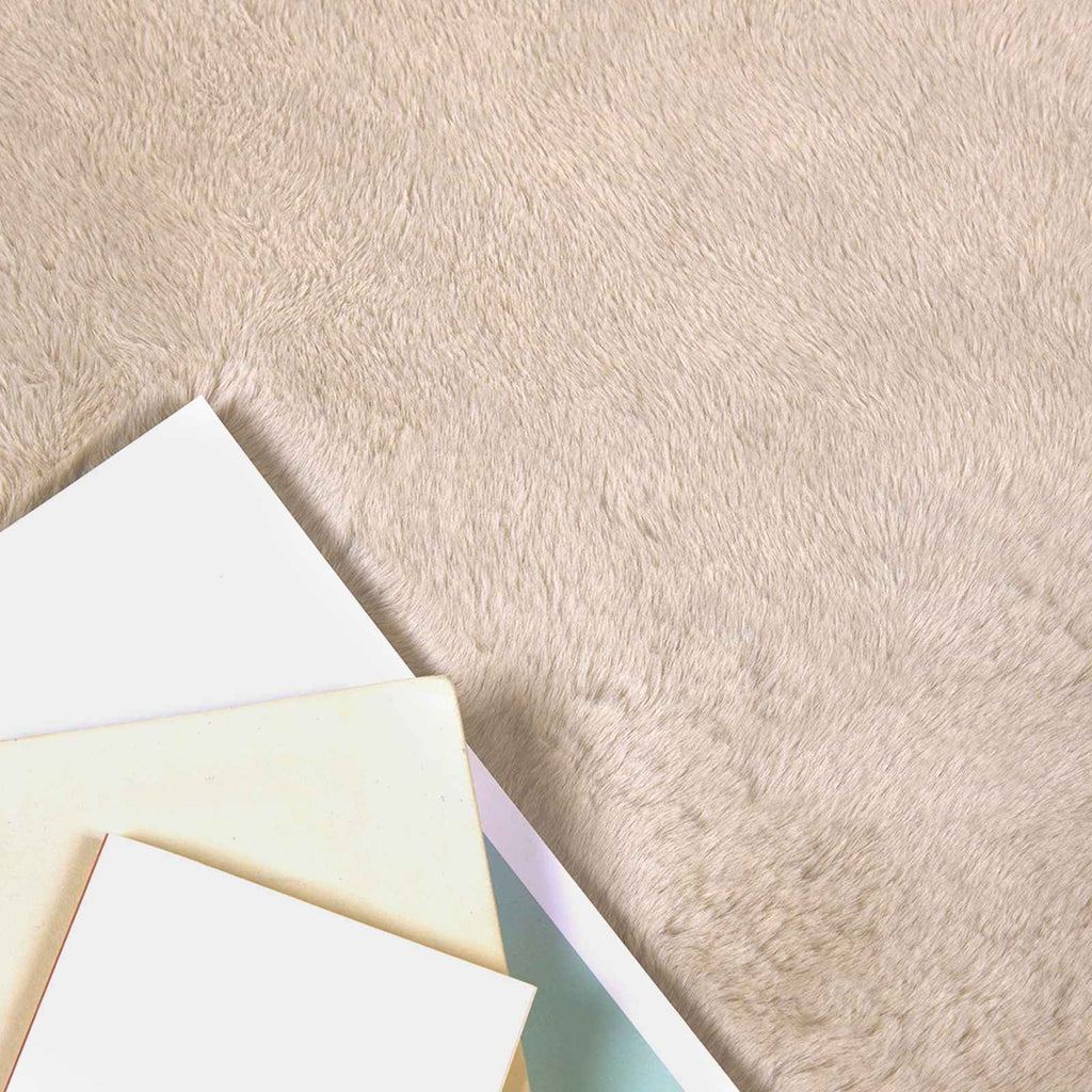 Rutschfester Kunstfellteppich Olite Polyester Taupe